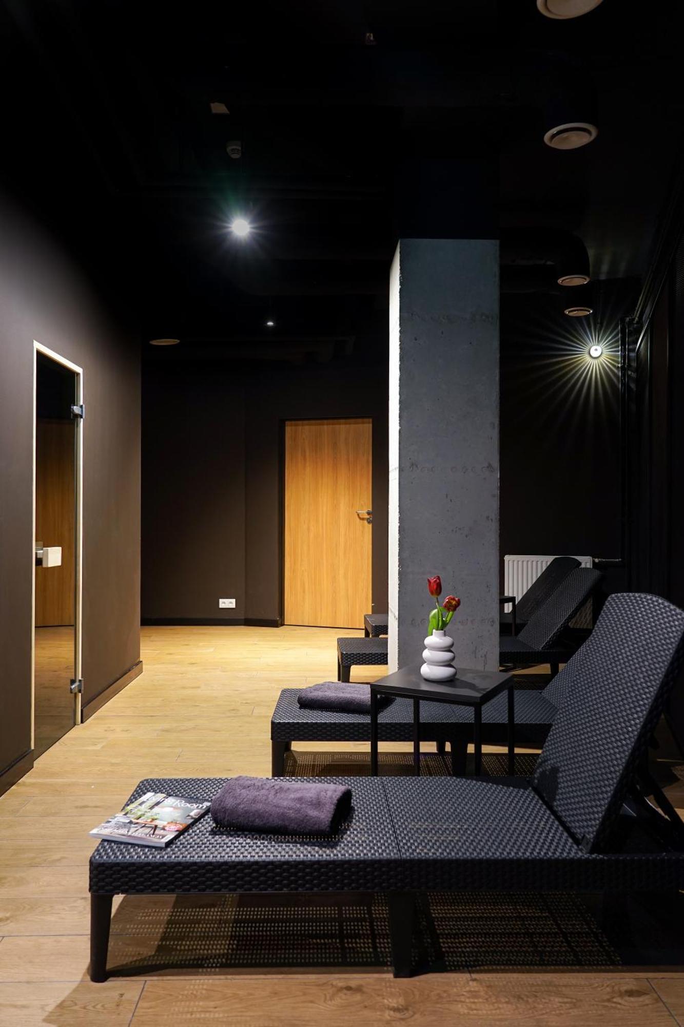 Easy One Premium Art Aparthotel Krasków Εξωτερικό φωτογραφία