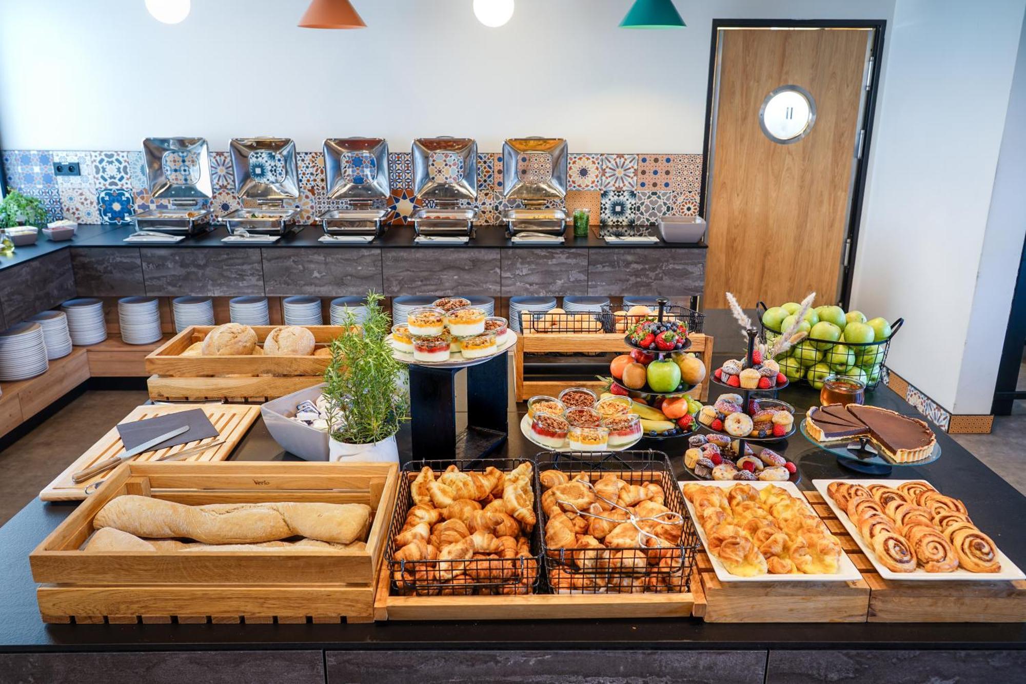 Easy One Premium Art Aparthotel Krasków Εξωτερικό φωτογραφία